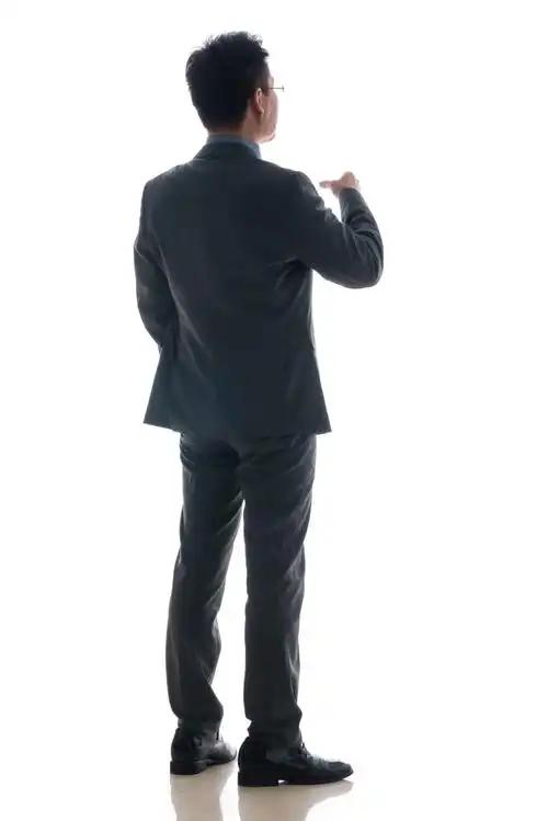 一个很脏但很现实的真相：“未来5年，好好活下去，你得先承认——100个朋友