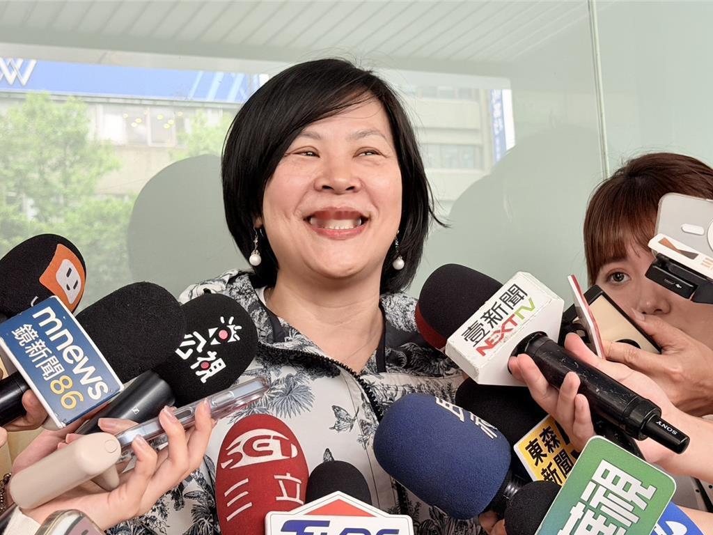 李贞秀立委“出局”了！民众党中评会已作出“开除其党籍”的决定。民众党中身为陆配的