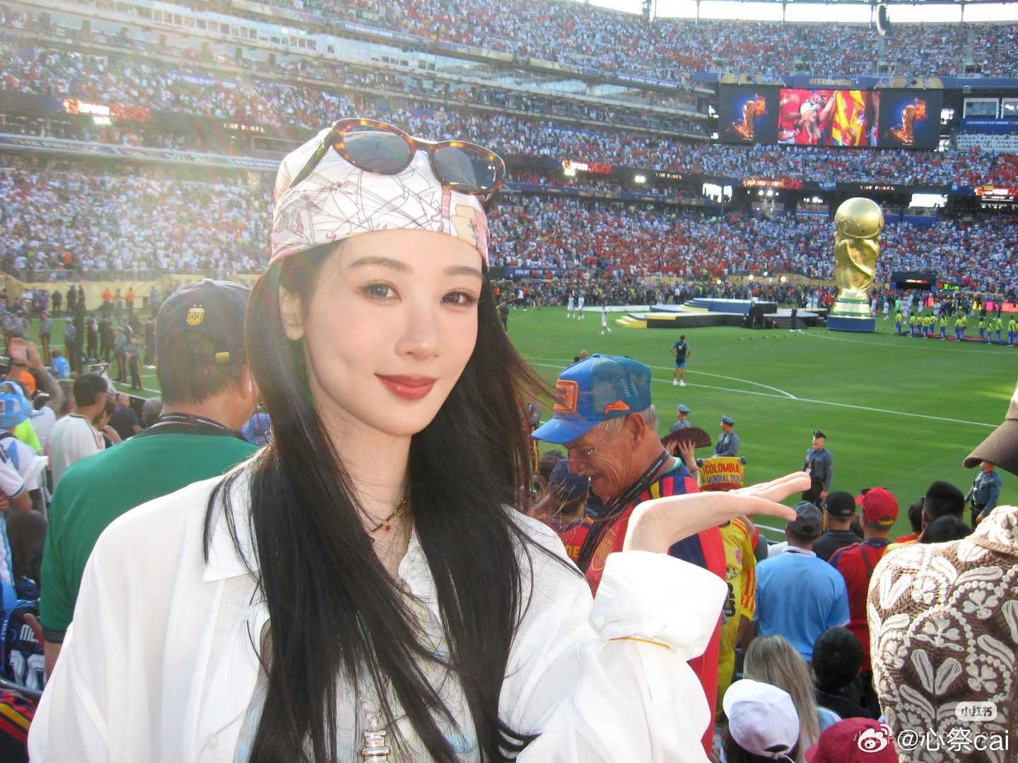 #杨紫#早上好呀，有人知道那个黄V是什么意思吗？​