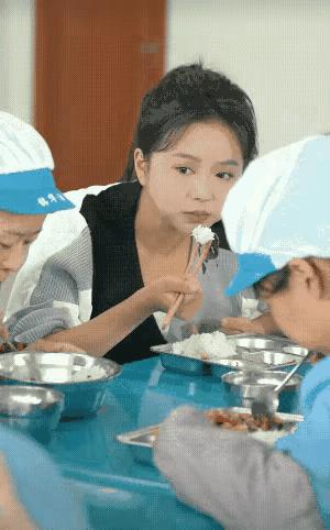 这样的女生，应该很好养吧？[捂脸哭][捂脸哭]
