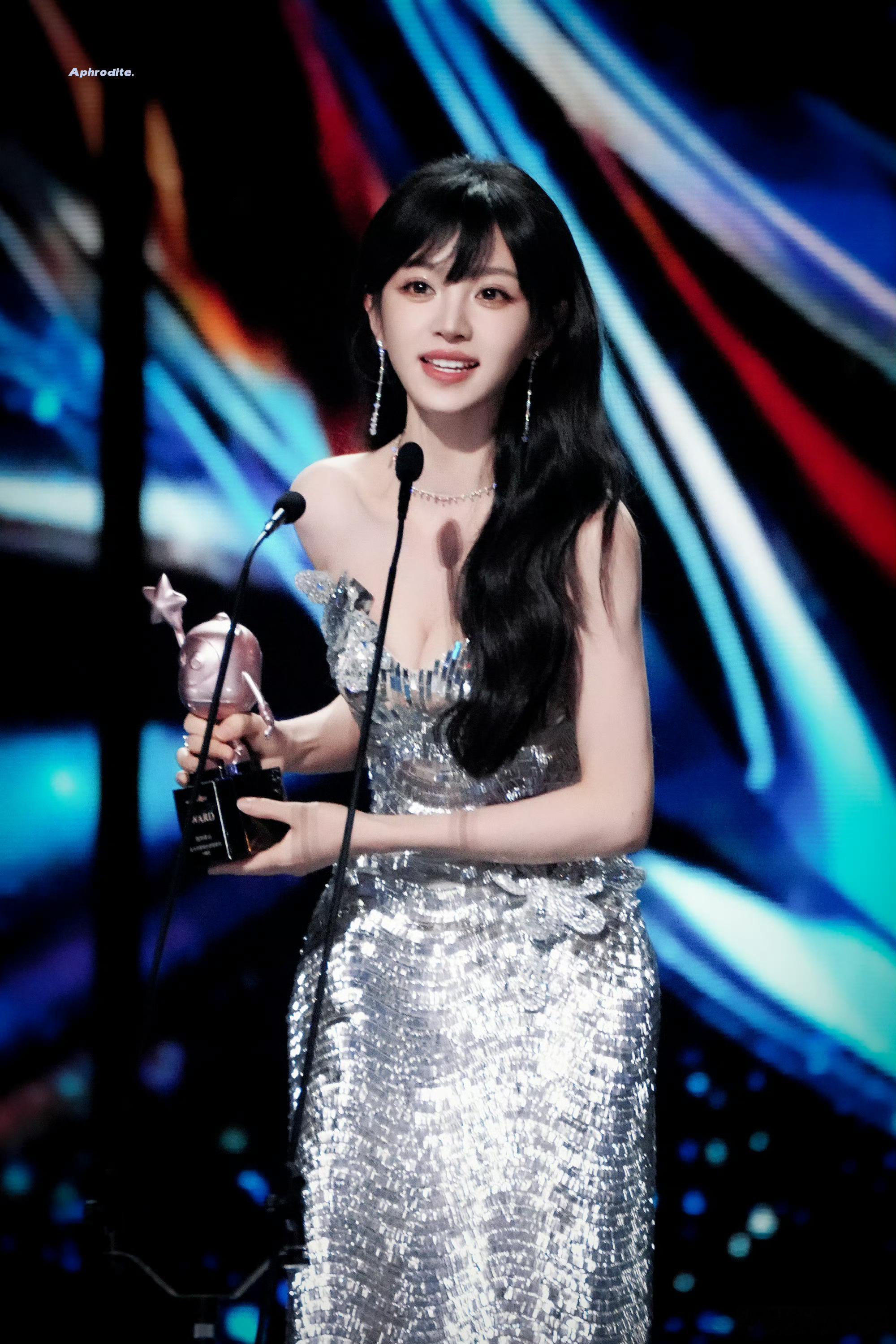 田曦薇这太漂亮了女神