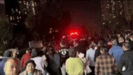 太极端了！11月30日晚，湖南长沙一对夫妻在外面吵架后，回到家里妻子的气还是没消