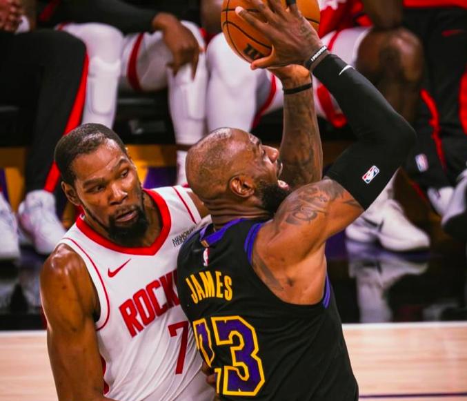 火箭怎么也没想到，首轮G3面临二选一难题！第一个是包夹詹姆斯，之前还以为缺少东