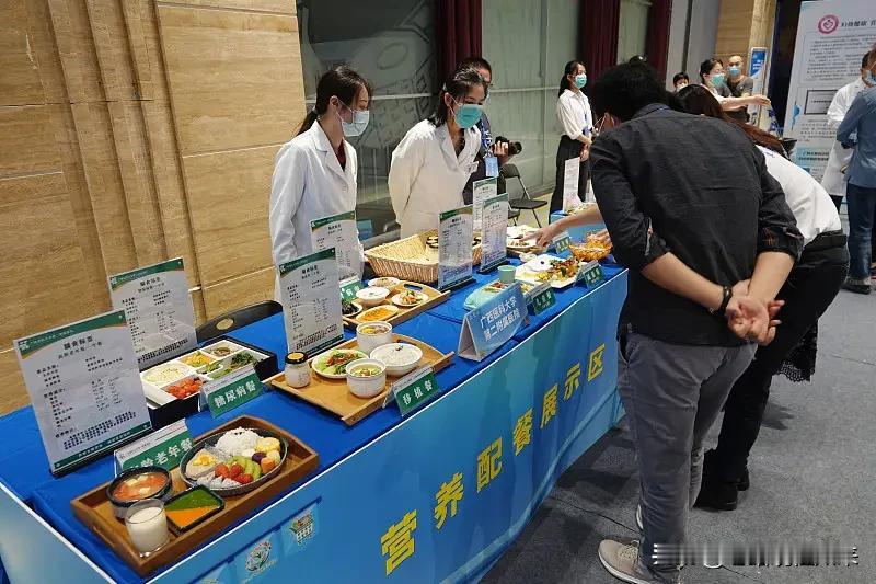 终于弄明白了，我国现在每六个成年人里，就有一个是糖尿病患者，不是老年人专属了，
