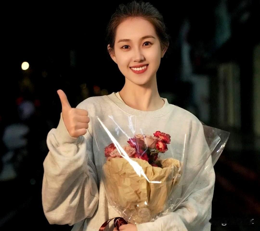 演艺圈家庭困局，理解是爱的桥梁郭宇欣，这位因都市情感短剧走红的新人演员，在直