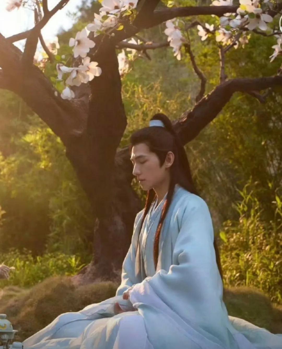 看来杨洋演的《凡人修仙传》才发现他有一个很大的缺点不是他演得不好，也不是油腻