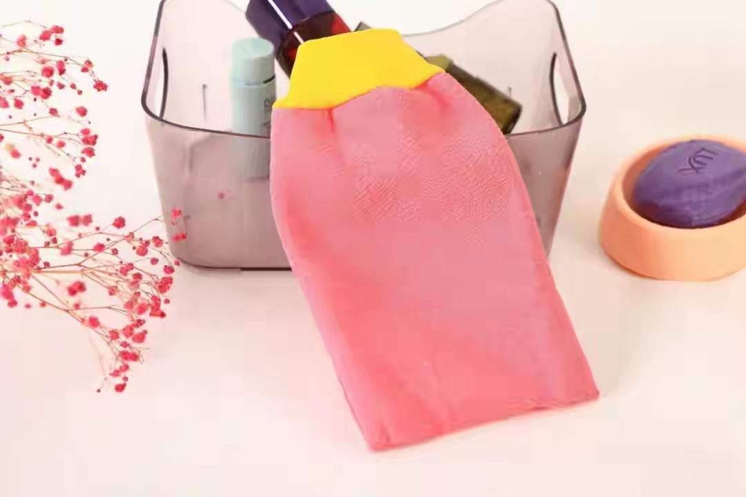 冬天洗澡频率真是个让人纠结的事儿，洗勤了皮肤干痒脱皮，洗少了又怕脏。其实没有统一