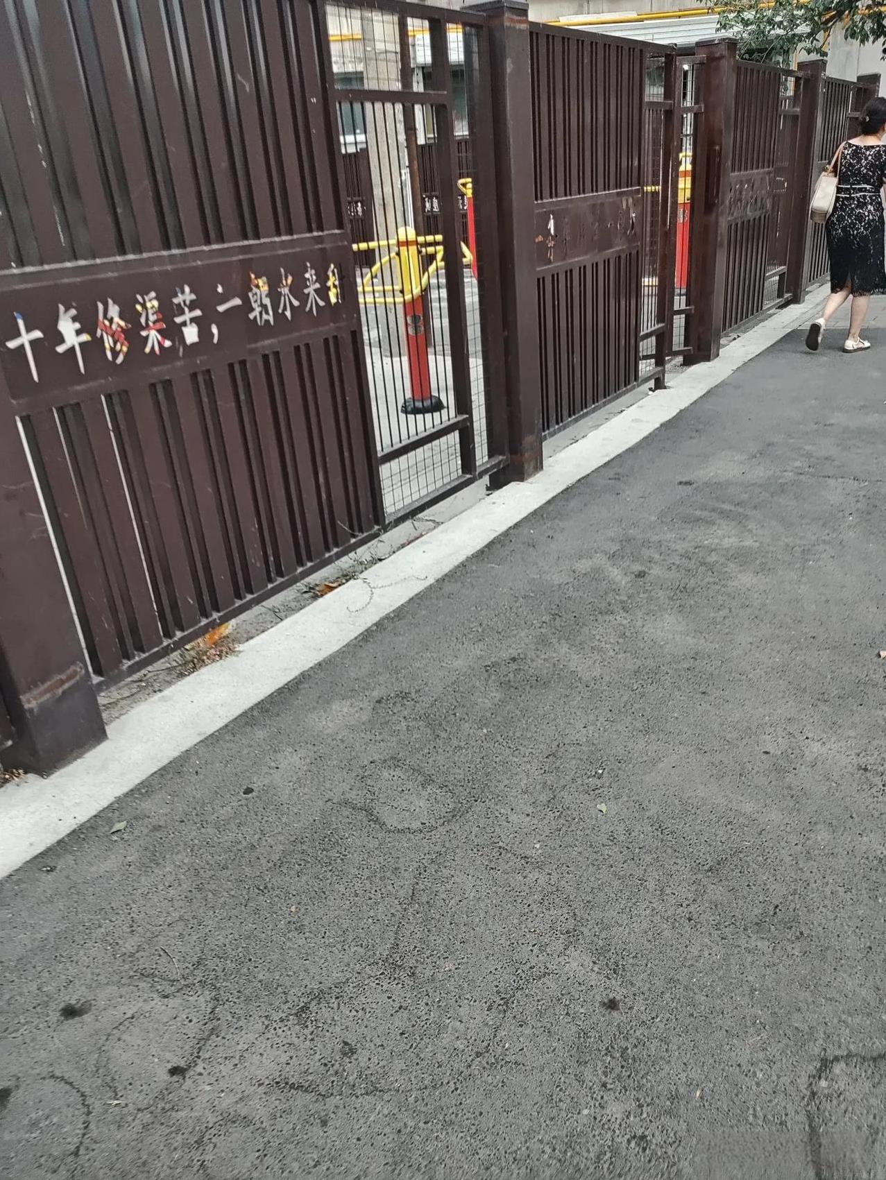 乌鲁木齐这么大的体量，有差不多450万人口，加上来短暂旅游或者务工的，应该有将近