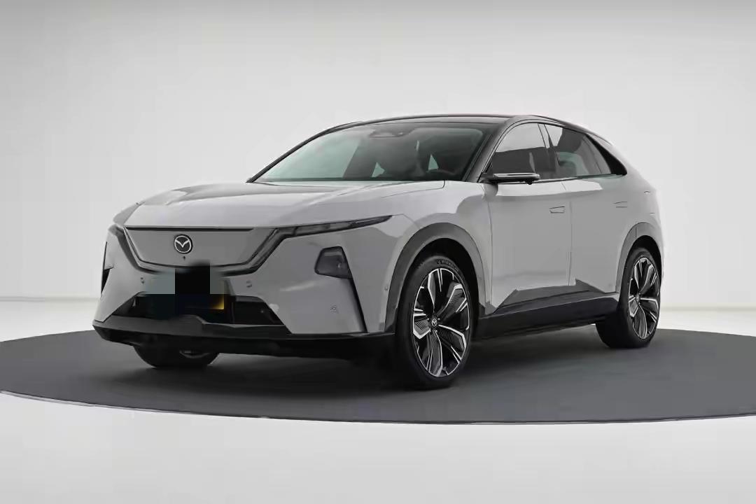 马自达EZ60上市11.99万起！增程/纯电双版可选，这配置真听劝？马自达