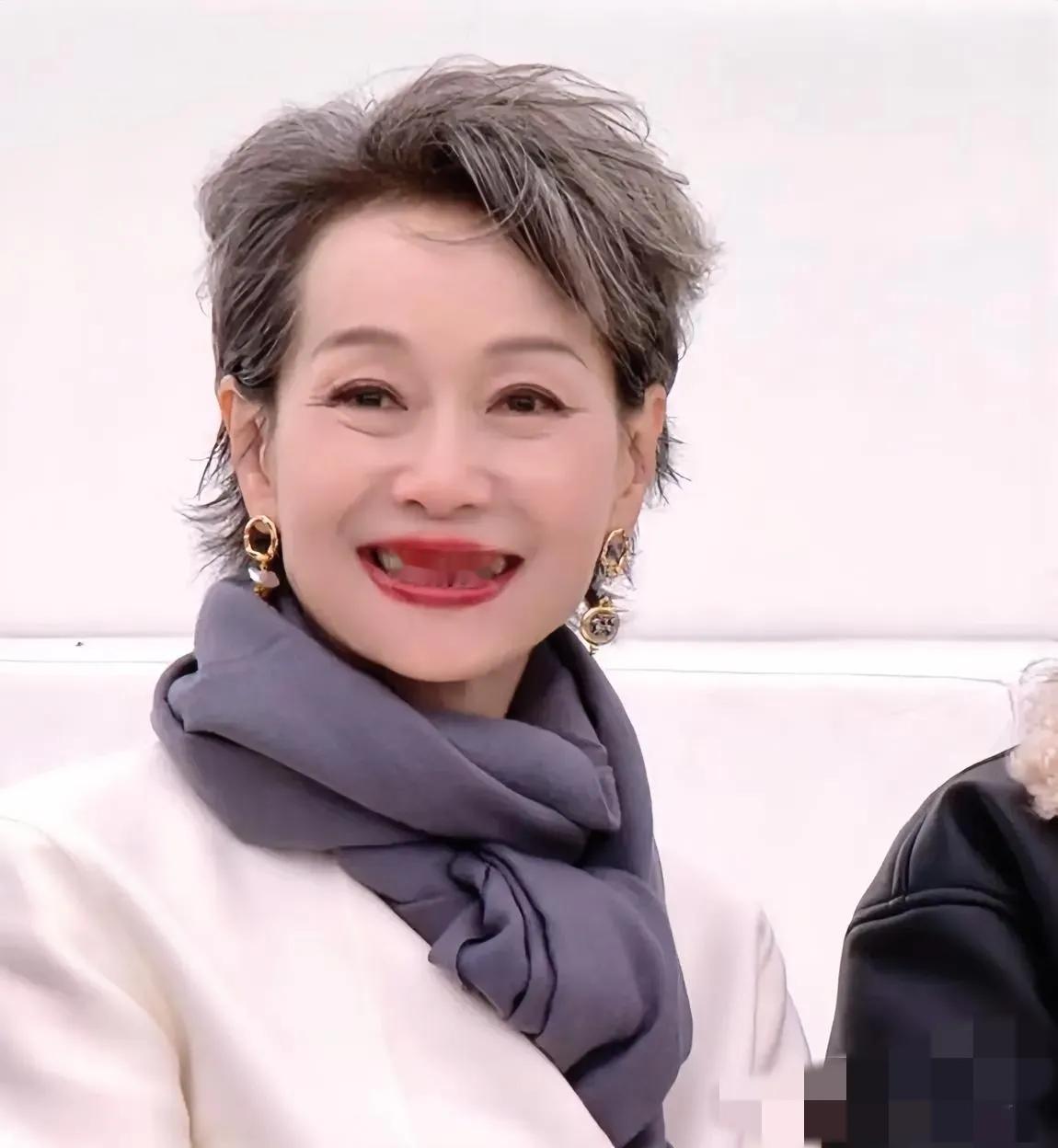 破案了，终于知道62岁叶童为啥能获得浪姐年度冠军了，不是因为她的年龄，也