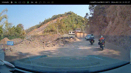 这技术还能骑摩托车？哎！