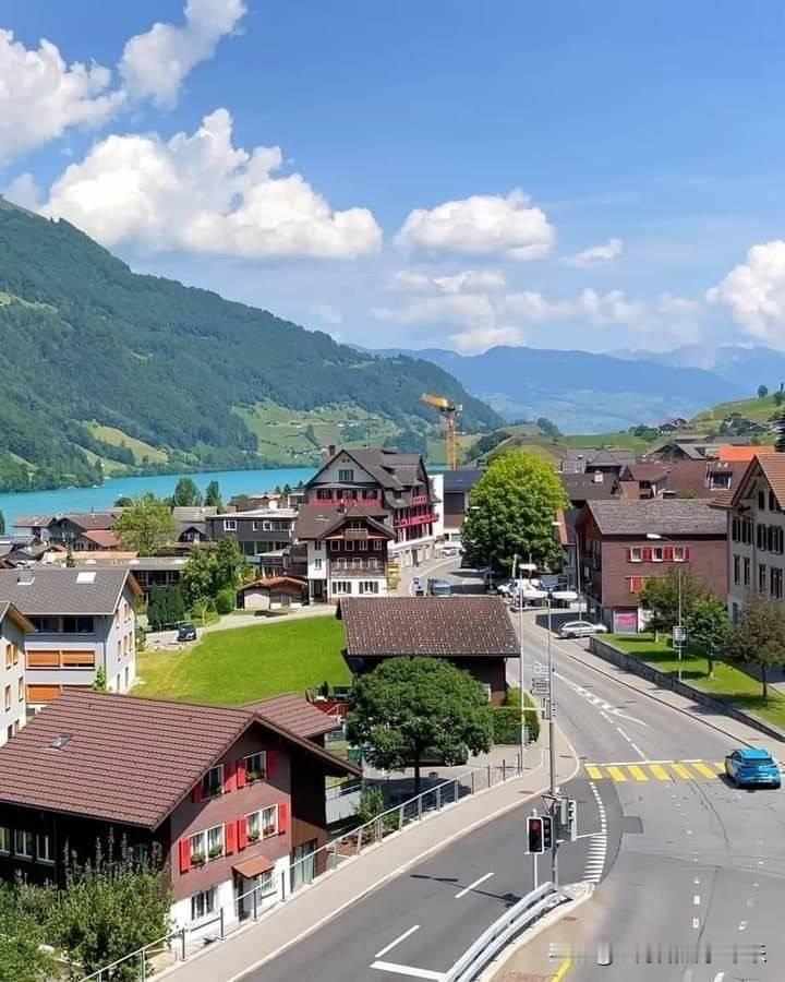 现在买新房，会所、游泳池之类的不用太在意。看会所、游泳池还不如看房子的户型。