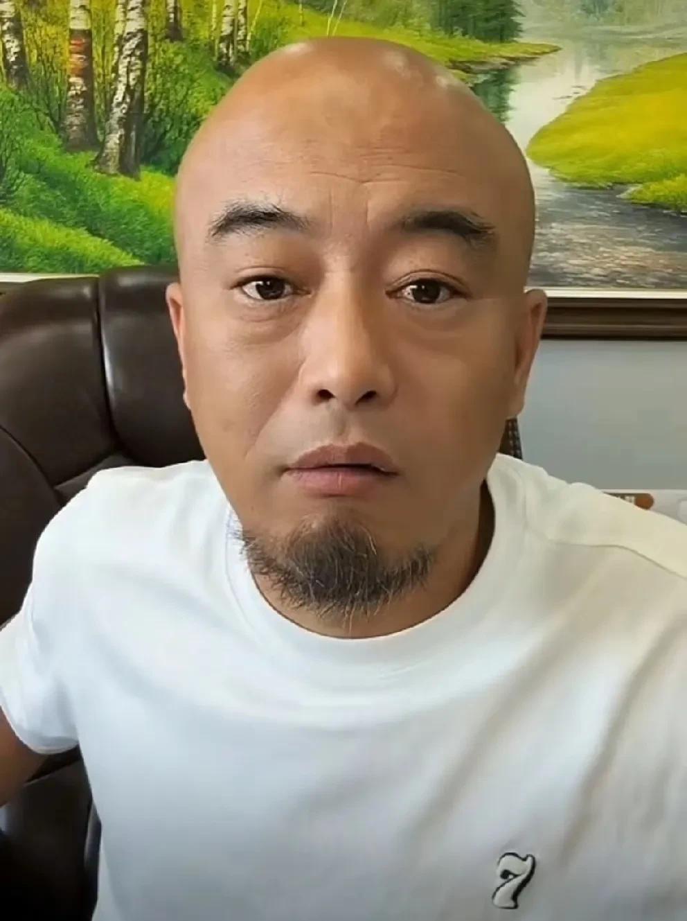丁老五说818辛巴不直播，给808留下了无限的空间！丁