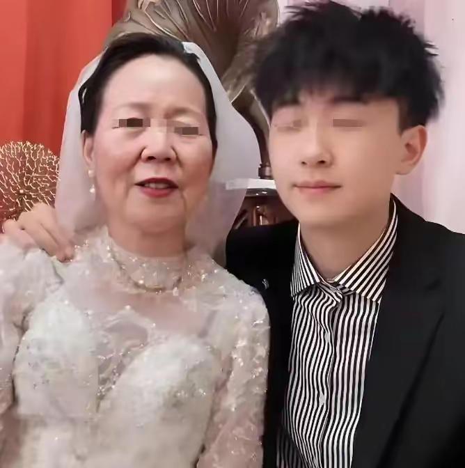 《沈阳小伙带58岁女友回家，妈锁户口本：这26岁差真膈应？》沈阳这事儿刚听