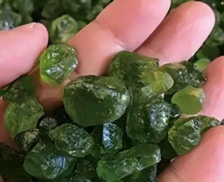 “你说上交就上交？”2002年天津一男子花了10年，捡了600多块蛟河橄