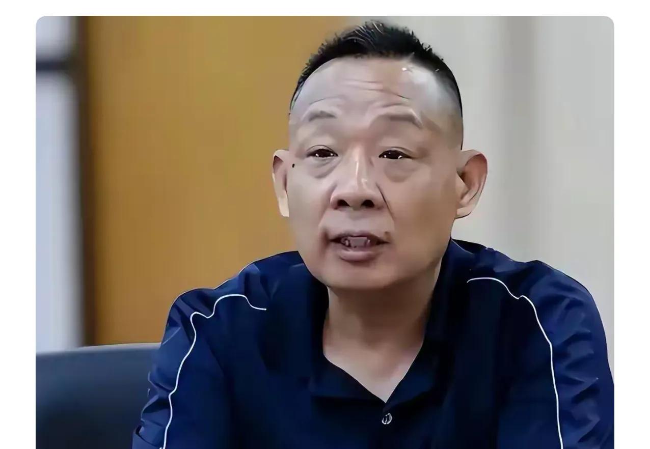 于东来这次翻车，给所有打工人敲响了3个警钟。1、别把老板当亲人，薪资福利是
