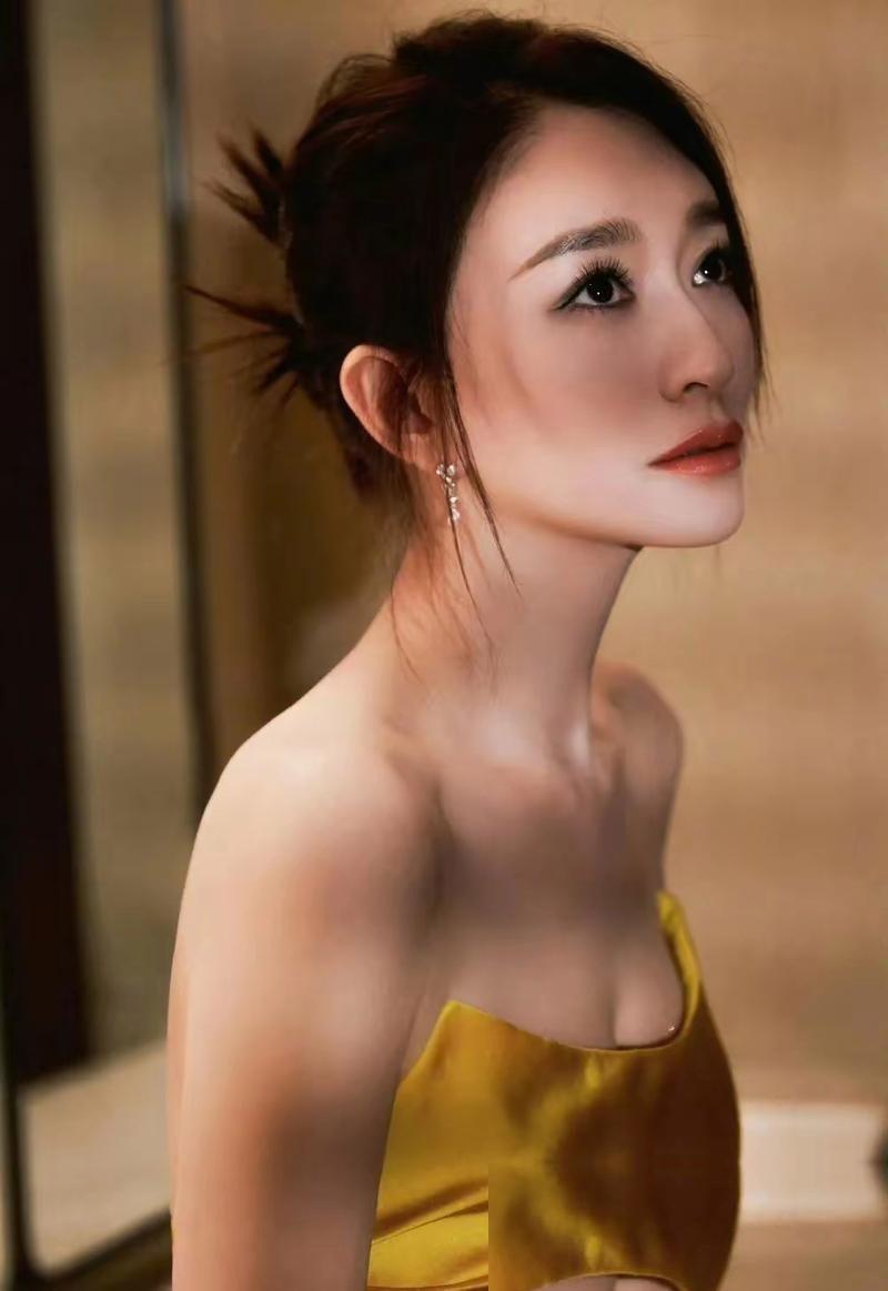 谁能想到，三个身价不菲的女明星聚在北京朝阳区的复式豪宅里，居然连顿像样的大餐都不