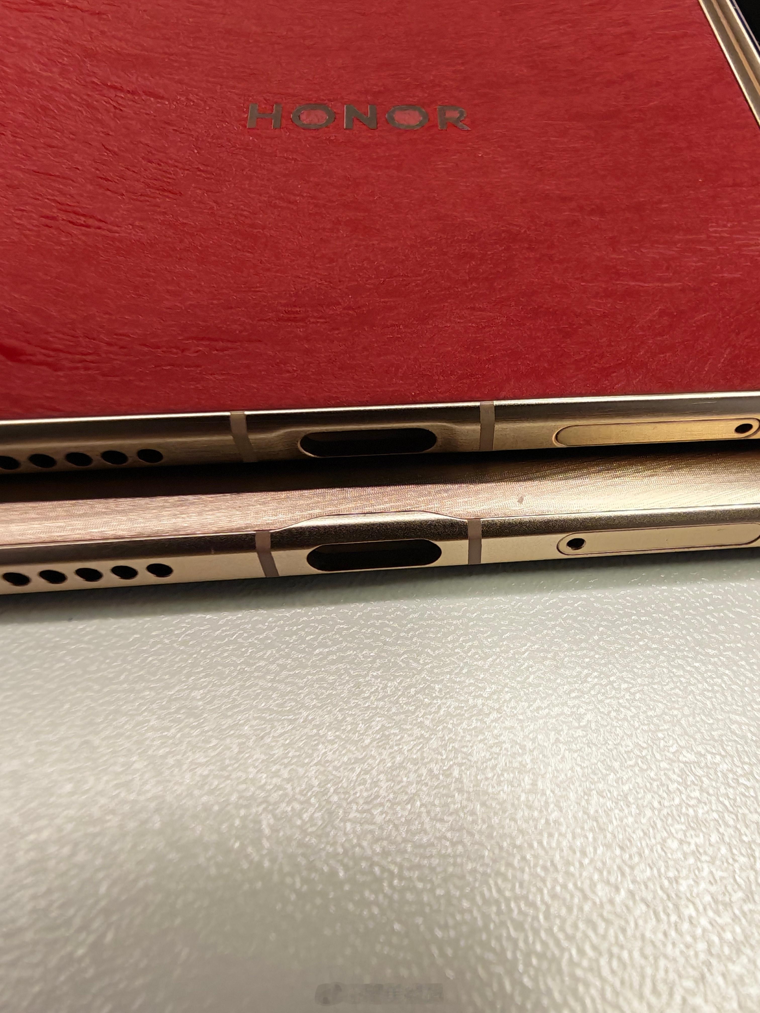 开年后，荣耀MagicV6的官方动作越来越多。阿焦冒着保密协议的风险，给大家拿