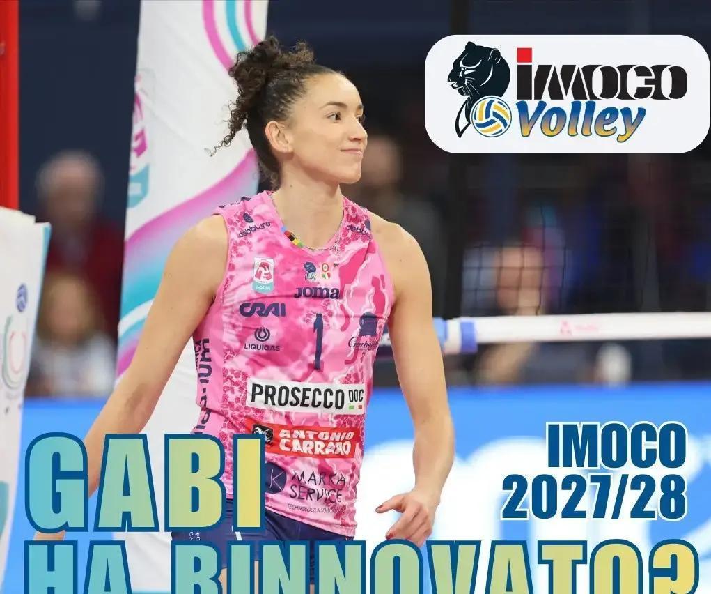 欧冠决赛坐板凳，朱婷走定了？欧冠决赛最后两分，教练把朱婷按在替补席。镜头扫