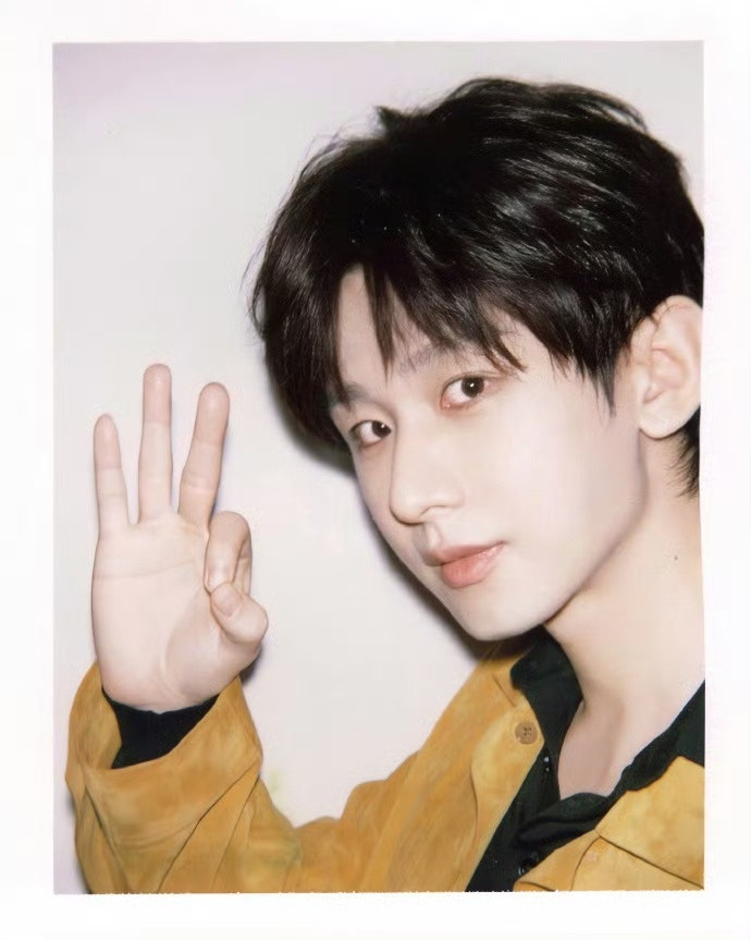 成毅年龄成毅年龄争议引热议！官方标注1990年35岁，前经纪人澄清是早年为早入