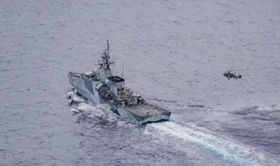 美英军舰再闯台海！解放军全程硬核追踪，福建舰南海亮剑释放战略信号