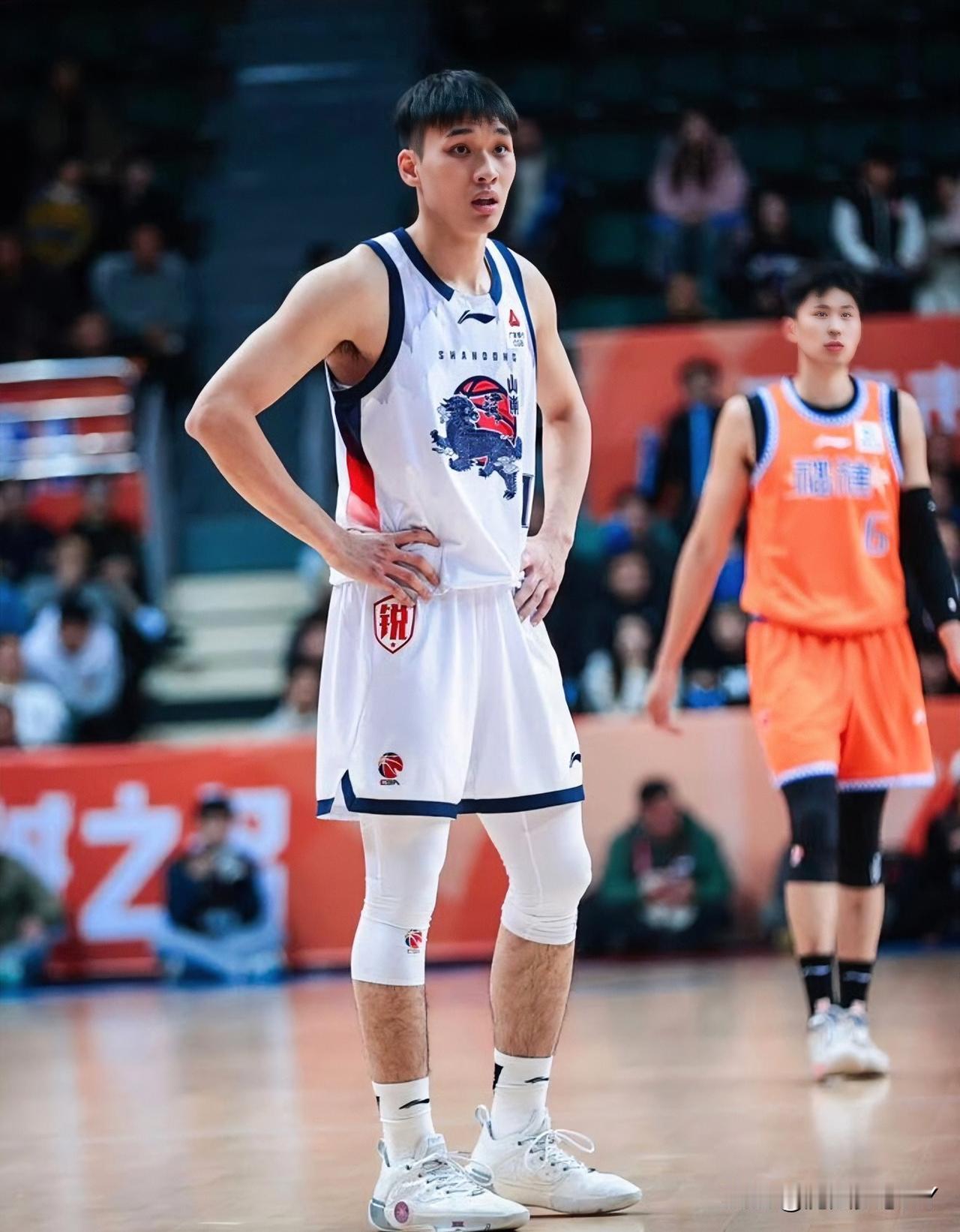 谢智杰像不像丁彦雨航我不做评价但是有一点我敢肯定，他绝对值得山东男篮好好培