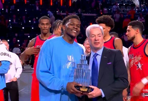 新王登基！爱德华兹当选本届全明星赛MVP！今天的全明星正赛，美国新星队在决赛