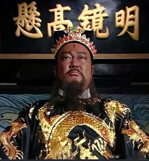 包拯临终前，给子孙留下一道遗训：“后世子孙做官，若贪赃枉法，死后不得入祖坟！”