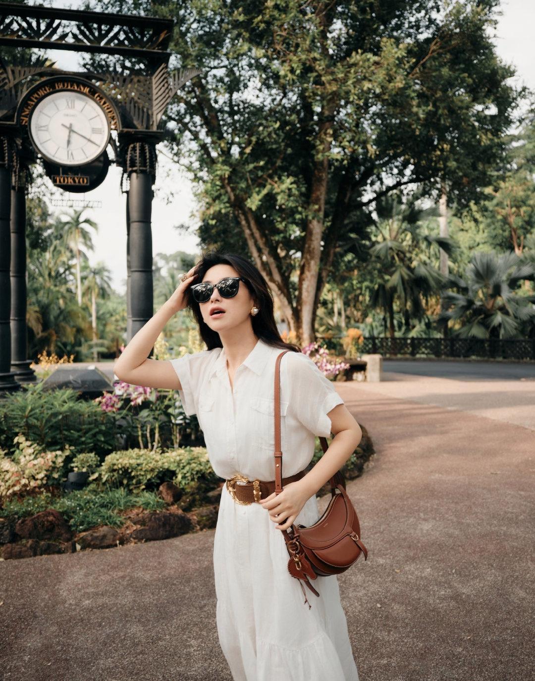 朱珠新加坡之旅，这些穿搭也太美了吧，美得让人无法呼吸