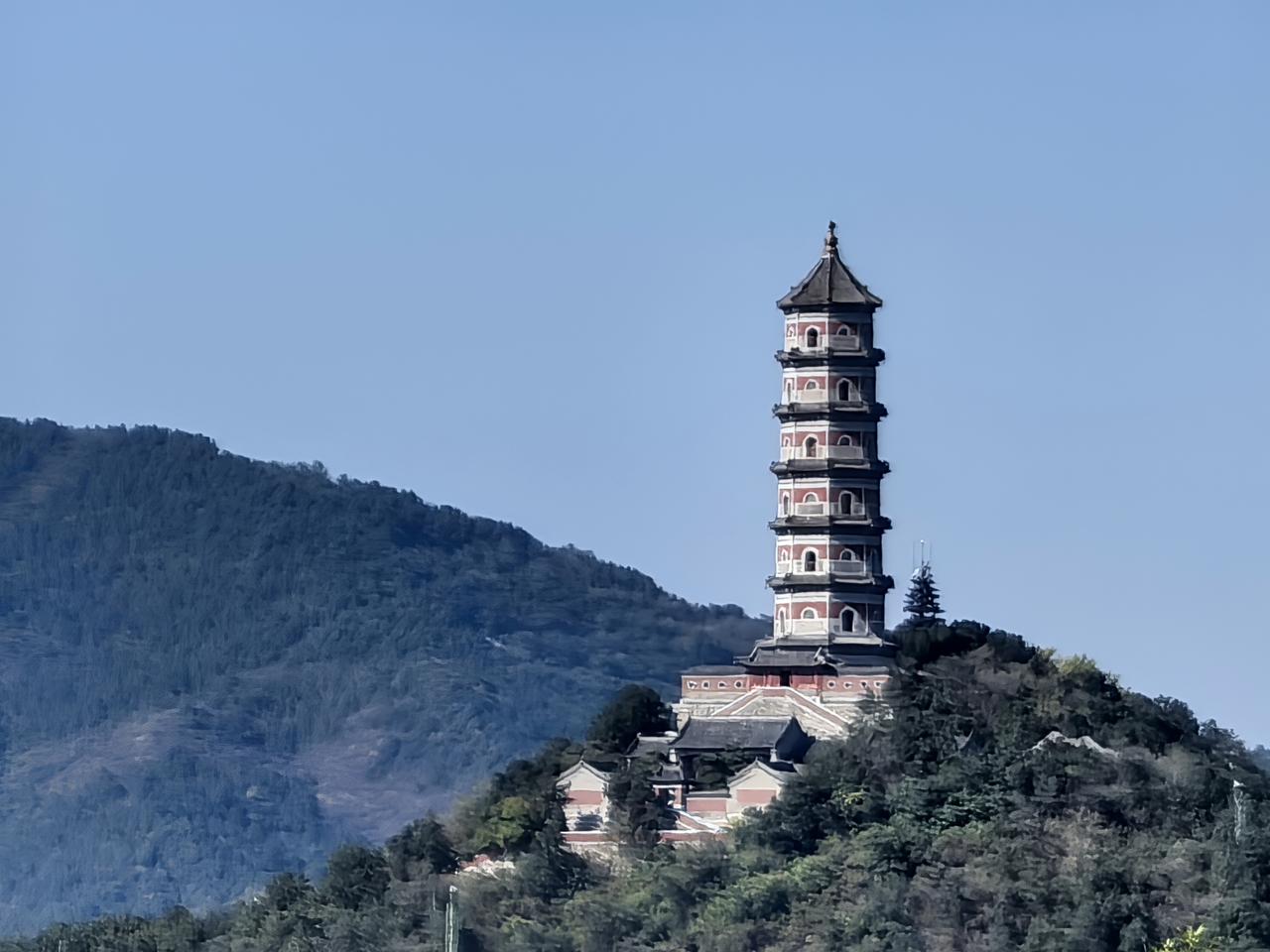 看了四中全会公报,感受最深的一点就是,由过去毛主席提出的“深挖洞、广积粮、不称霸