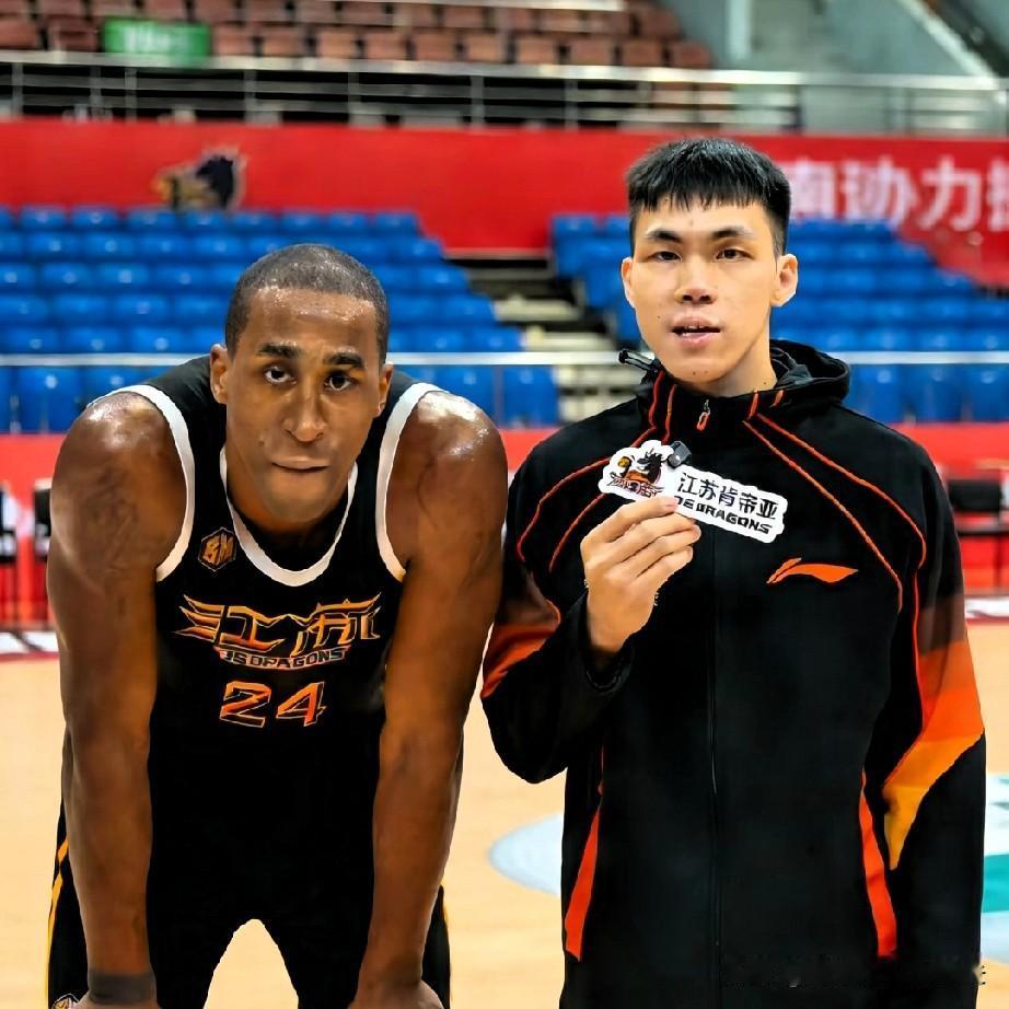 我给杨鸣推荐一位T0级别的小外援，霍利斯-杰弗森，小刘总签约他，可稳保辽宁队冲击