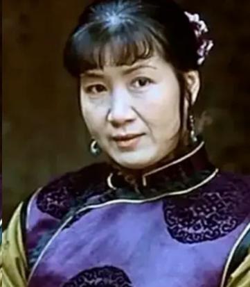 1990年，张艺谋筹拍《大红灯笼高高挂》，46岁的曹翠芬来面试二姨太，但张艺谋却