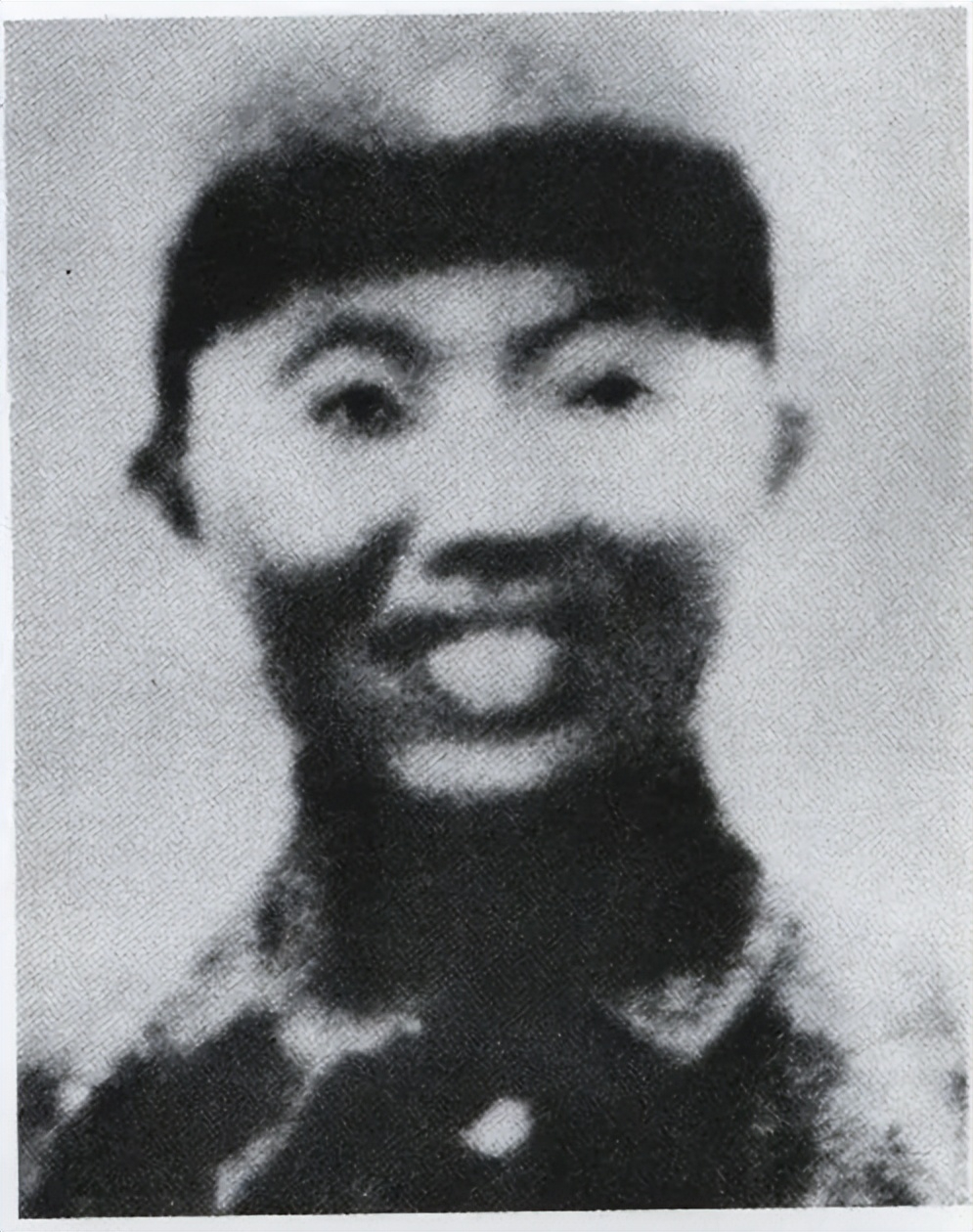 1942年，八路军神枪手遭叛徒出卖，被日军包围，只剩一颗子弹，这时，他很为难：是