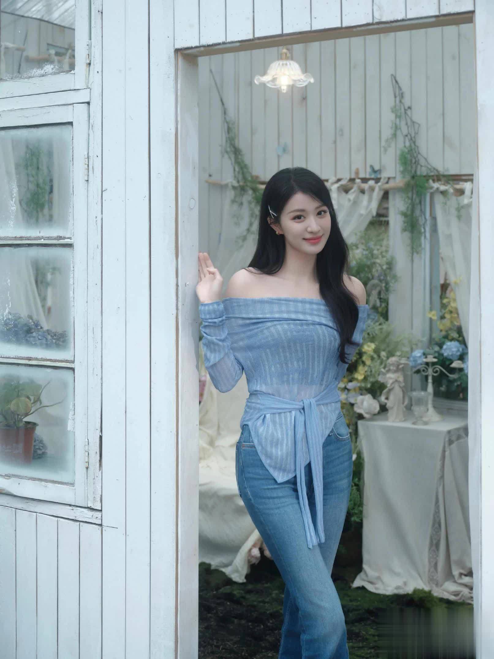 王楚然夹冒烟了王楚然剧宣名场面太好笑！红衣狐耳扮妖妃夹子音营业，下一秒耿直吐槽