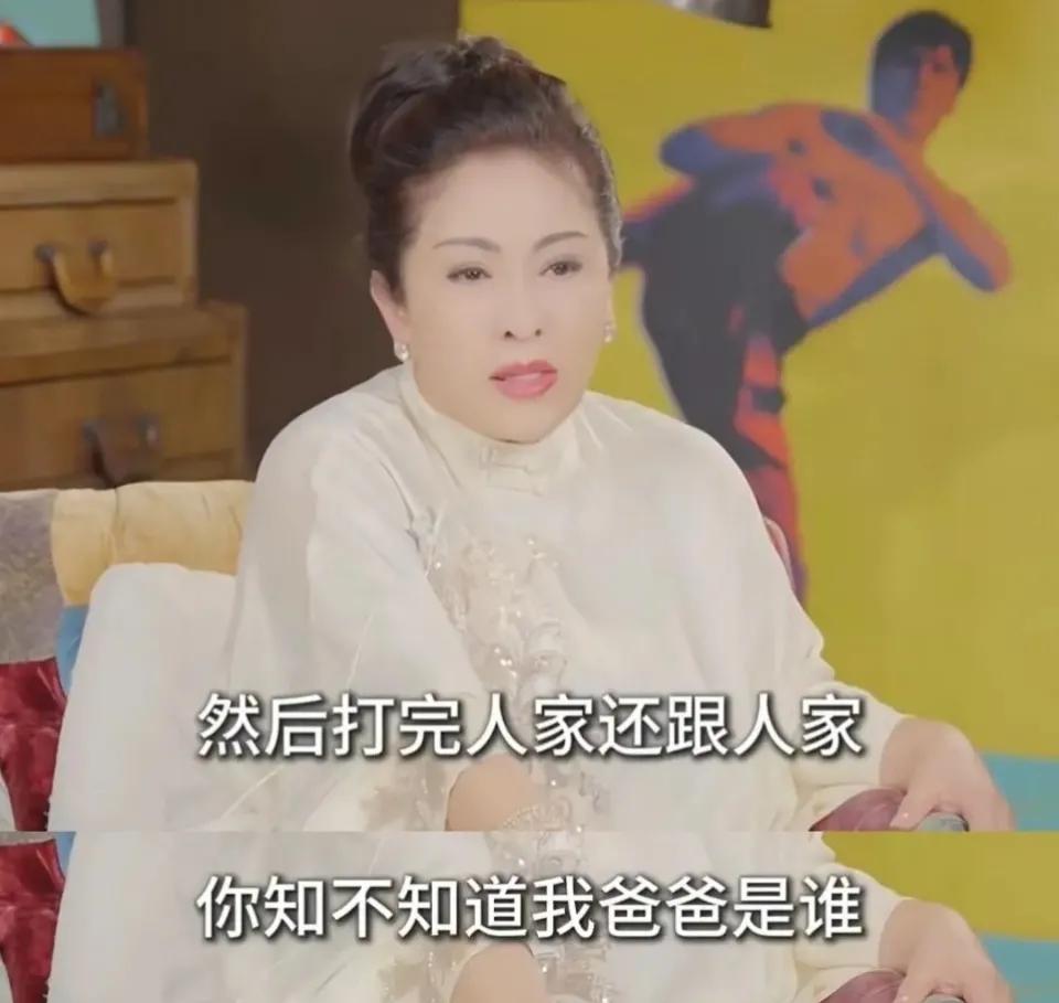 向太陈岚生了两个儿子：向佐和向佑。但她从来只提向佐，极少提及小儿子的事。向
