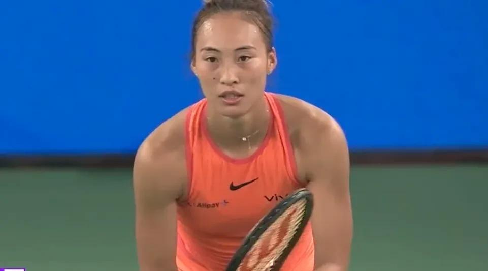#郑钦文#过程艰难结果挺好！2：0郑钦文七战萨巴伦卡终于红土翻山。6:4，6