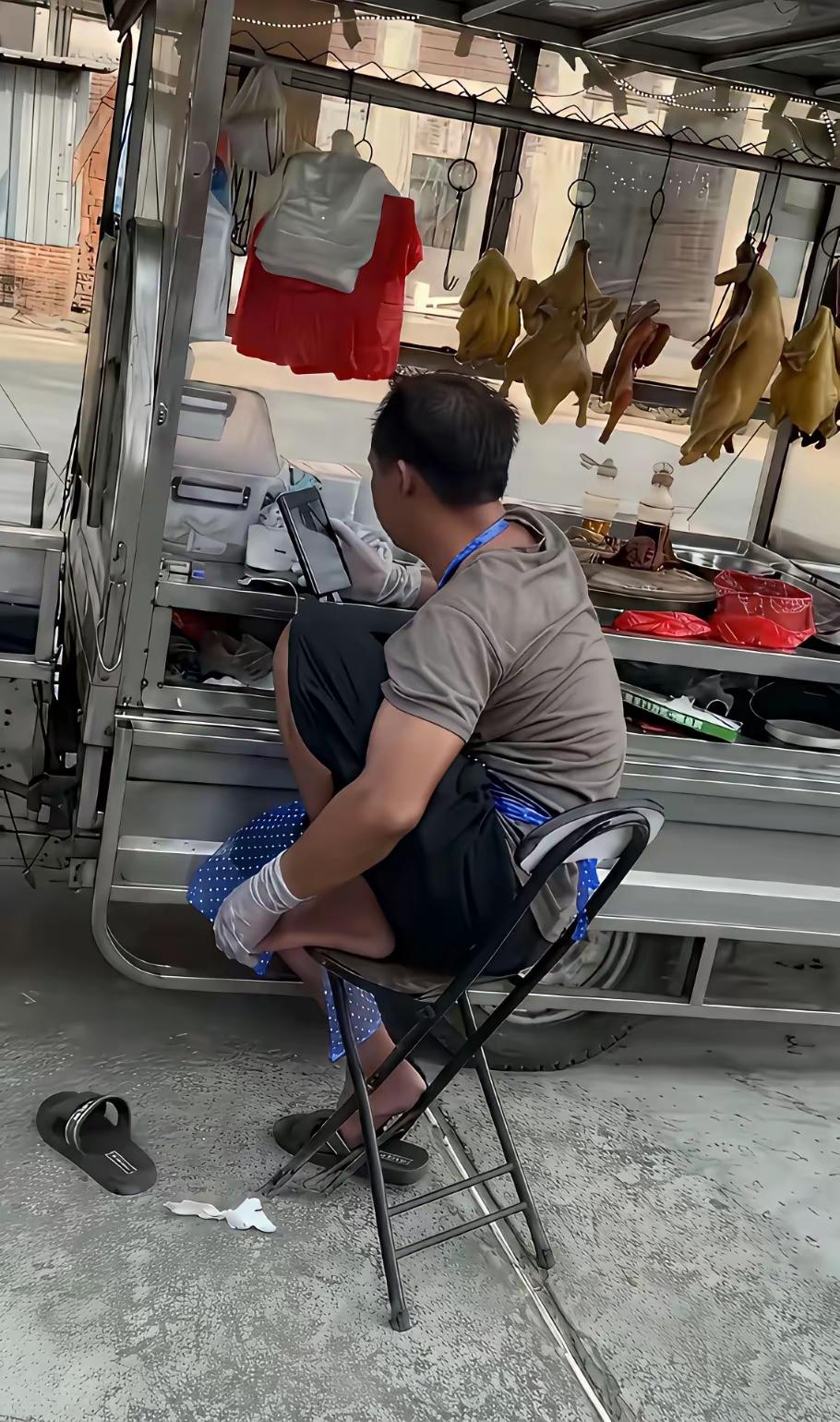 他做的烤鸭好不好吃已经不那么重要了。重要的是广告已经打出去了。下次还会买他家