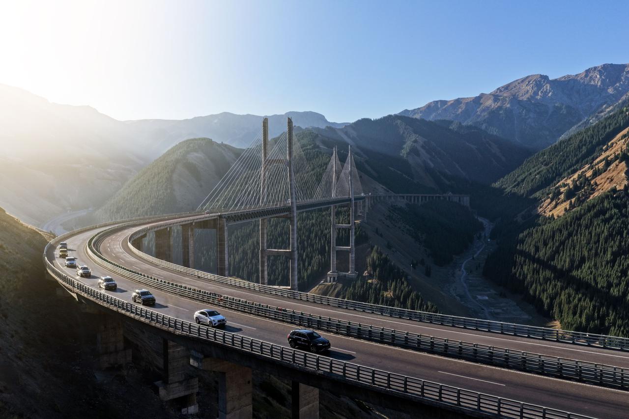 前阵子跟深圳的一个老朋友喝茶，聊起孩子教育的事，聊着聊着我俩都顿住了——因为