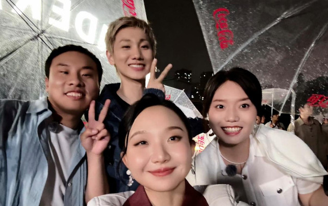 1.小沈阳现在非常努力的工作，一是要还清之前欠下的人情债，二是要多赚钱来为女儿继