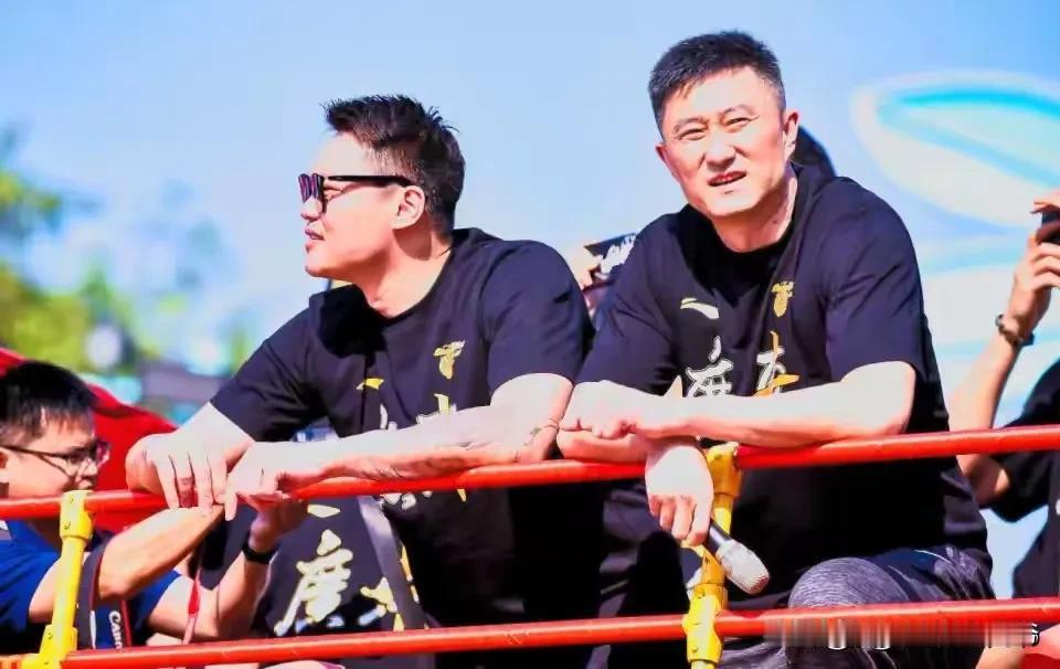 广东宏远的天就像时下七、八月份的天，不是炸雷，就是台风。上赛季结束后到这个八月