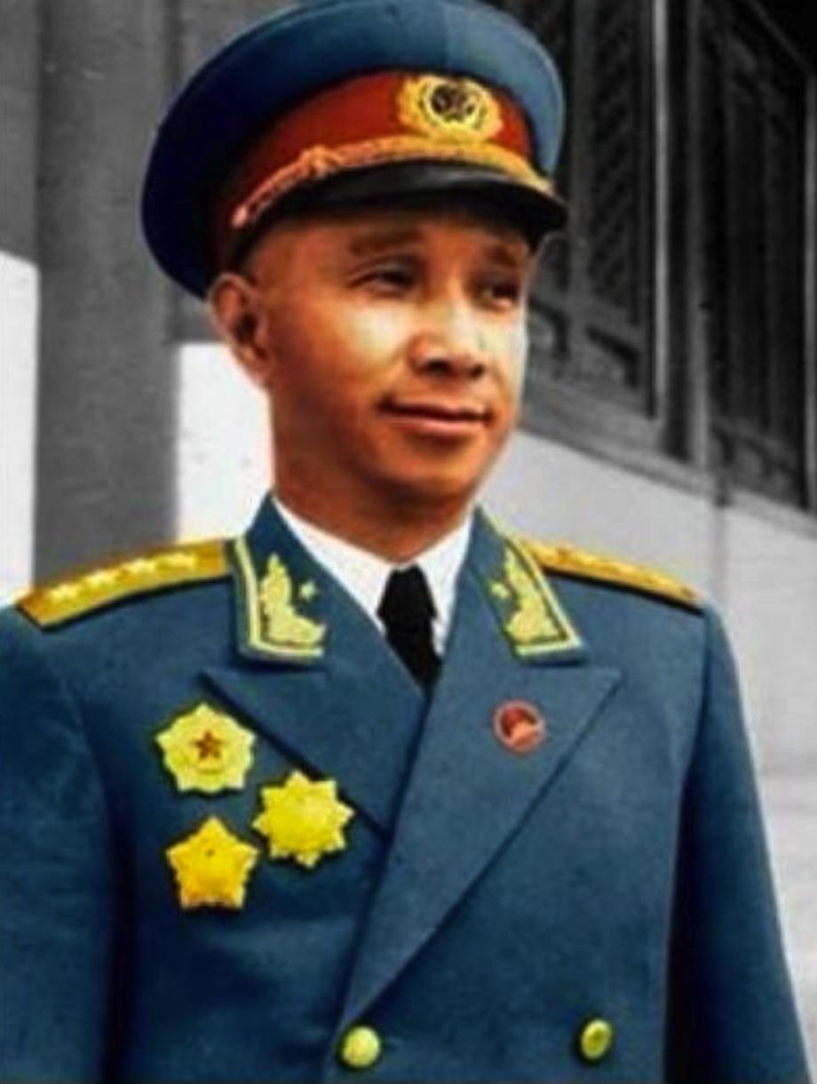 1948年，济南战役，粟裕生擒王耀武。蒋介石怒火中烧，下达绝密刺杀令。毛人凤迅速