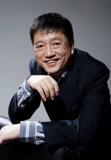 一说秦焰这个名字很陌生，但一看照片，原来很多部爆剧里，都有他的身影，被称为“