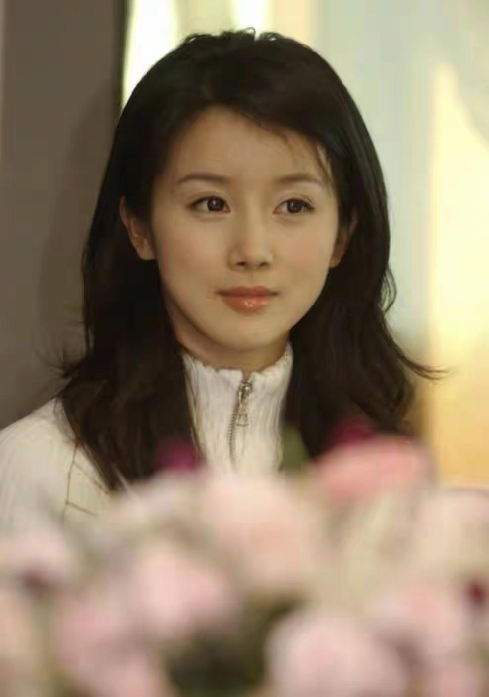 孙菲菲离婚告诉我们，圈子不同不必硬融！孙菲菲官宣离婚了，她发文反思婚姻。第一