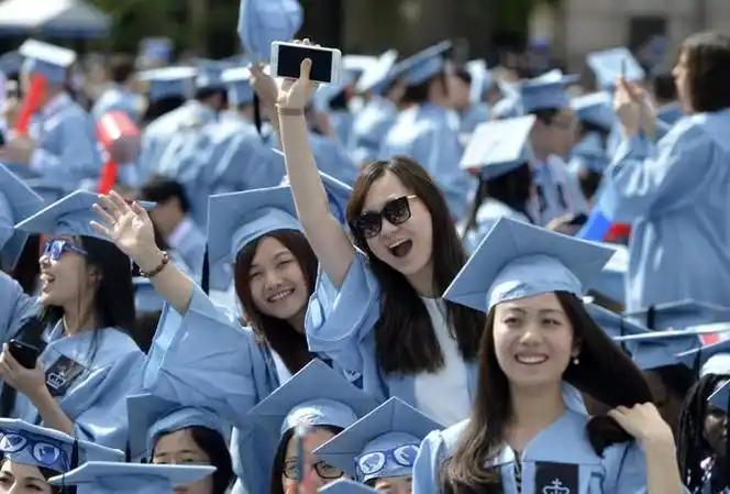 38万留学生里，只有3万多人拿政府补贴，剩下35万是自己掏腰包的 大学校园里