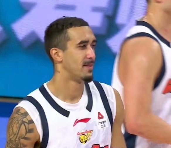 广东男篮外援明显比上赛季要好用，萨林杰稍微差些，但也能发挥积极作用；奎因和萨姆