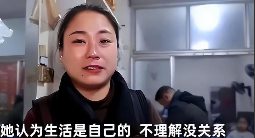 扶弟魔天花板！安徽滁州，一33岁的女子辛苦经营了12年的烧饼摊，省吃俭用将攒下的