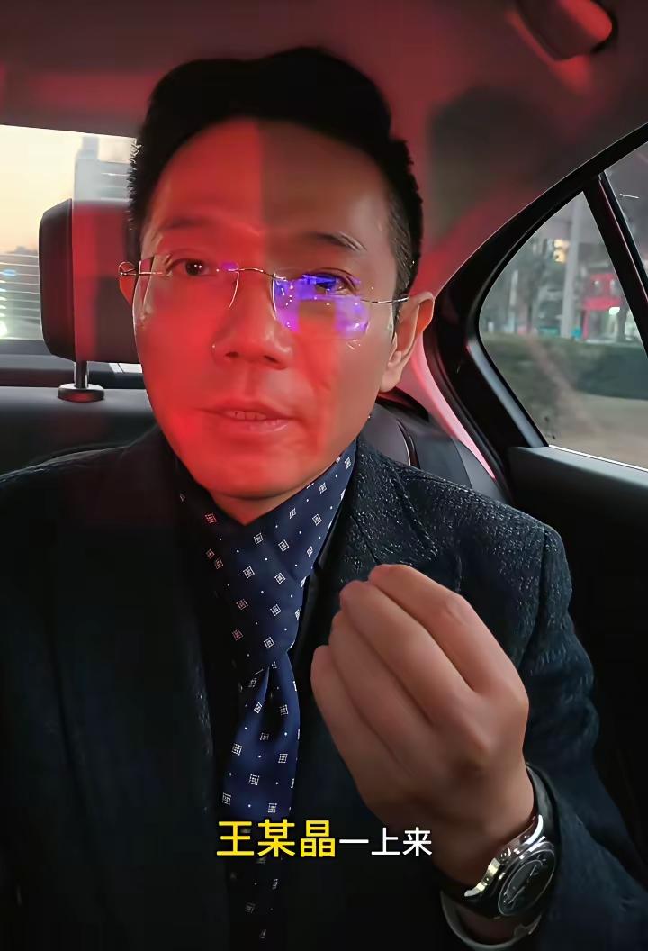 李圣律师被殴斗案的二审，以不可思议的方式庭审结束。李律出来后透露：王某晶撤回