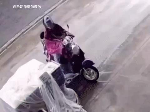 一个倒霉的小偷，或许这就是恶有恶报吧！