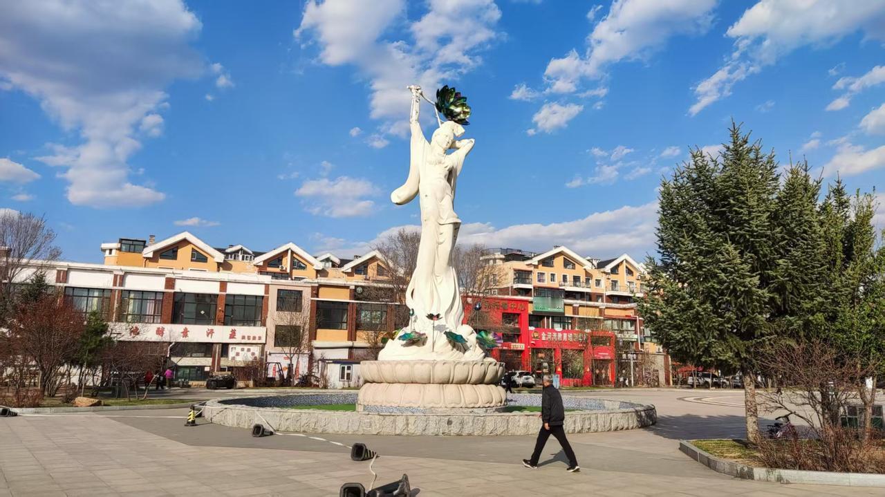 单位改制下岗后，为了养家糊口我开始外出打工。那时候天天都累得散架，回到家总有热乎