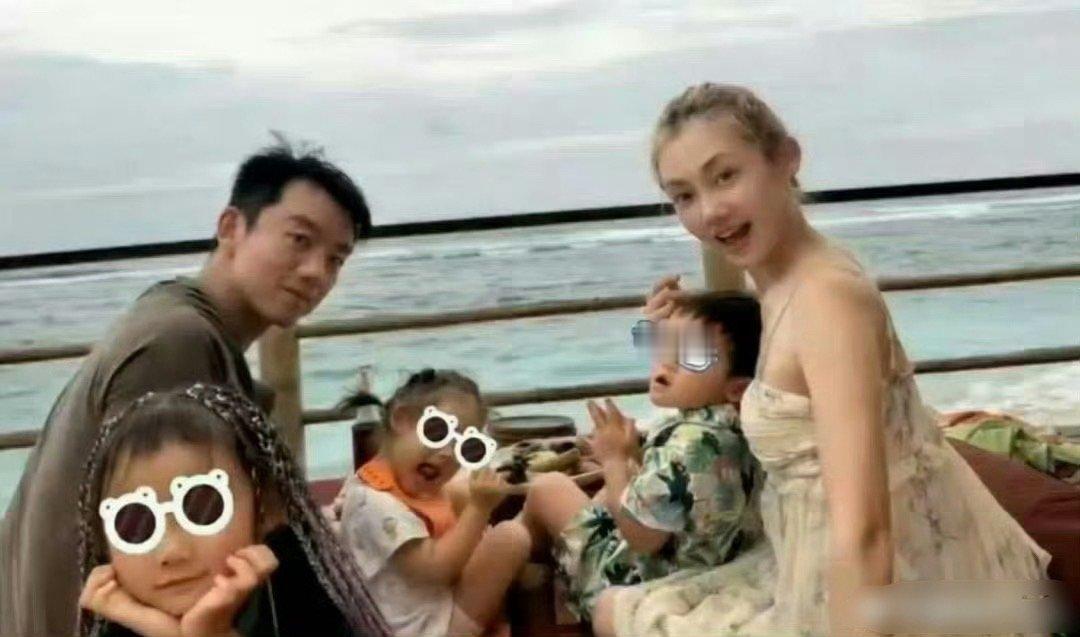 郑恺苗苗在温哥华租了栋两层独立别墅，陪大女儿上夏令营，一住就是个把月。​​​